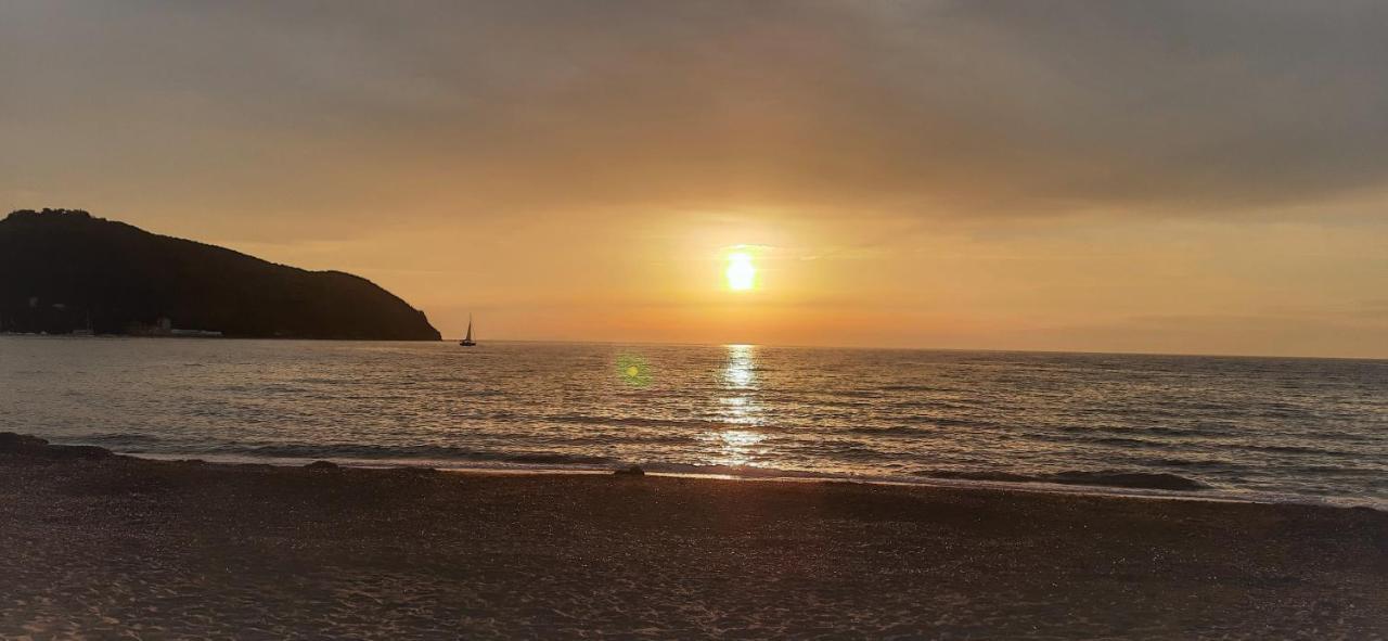Appartamento Claudi A San Vincenzo Exterior foto